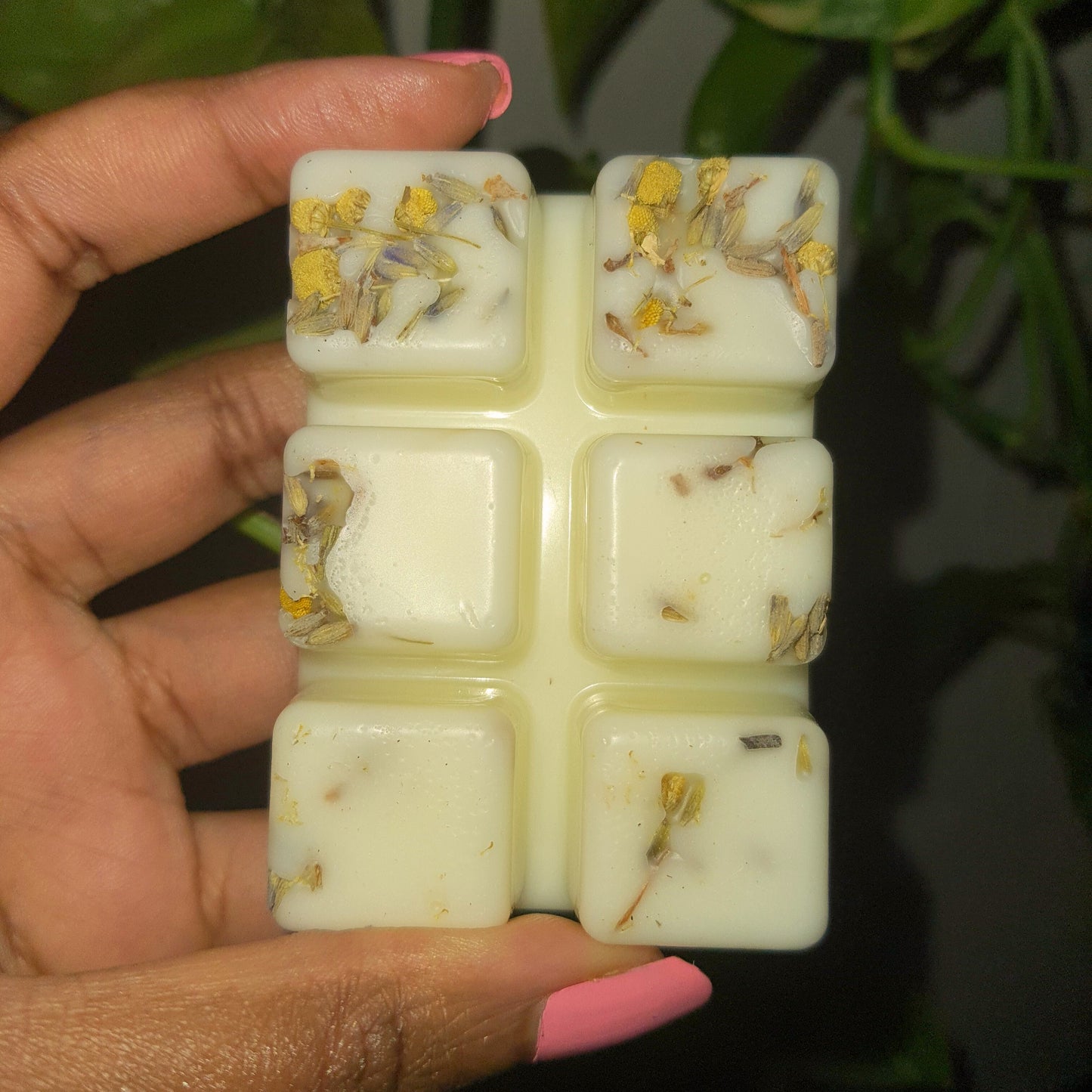 Lavender and lemon soy wax melts adorned with dried lavender and chamomile herbs. The wax melt emits a soothing aroma, while the herbs add a natural touch of beauty and relaxation