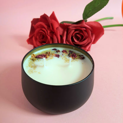 Rosemary and eucalyptus soy wax candle embellished with dried rose petals and chamomile herbs. The candle releases an invigorating scent, complemented by the visual charm of dried botanicals, creating a harmonious sensory experience.